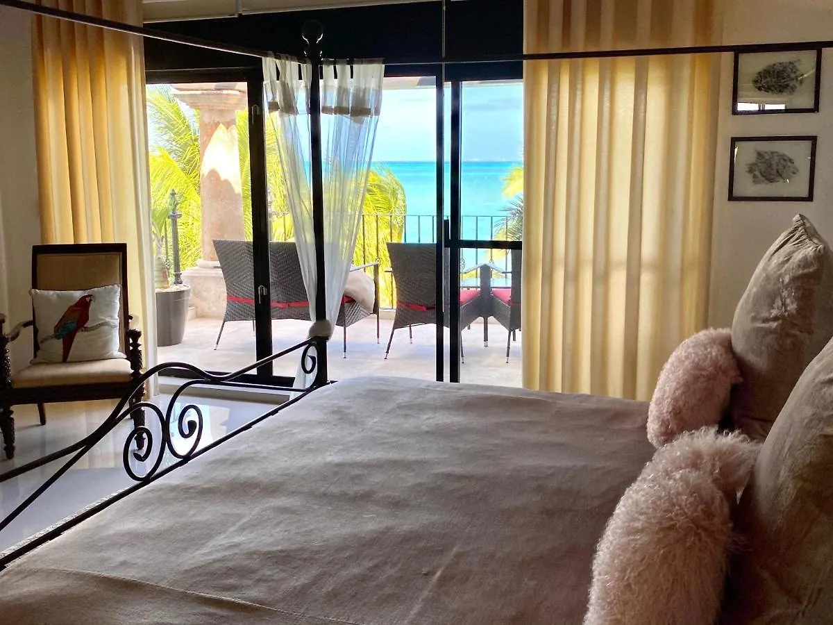 Villa Albatros Oceanfront Luxury Hotelzone Cancún