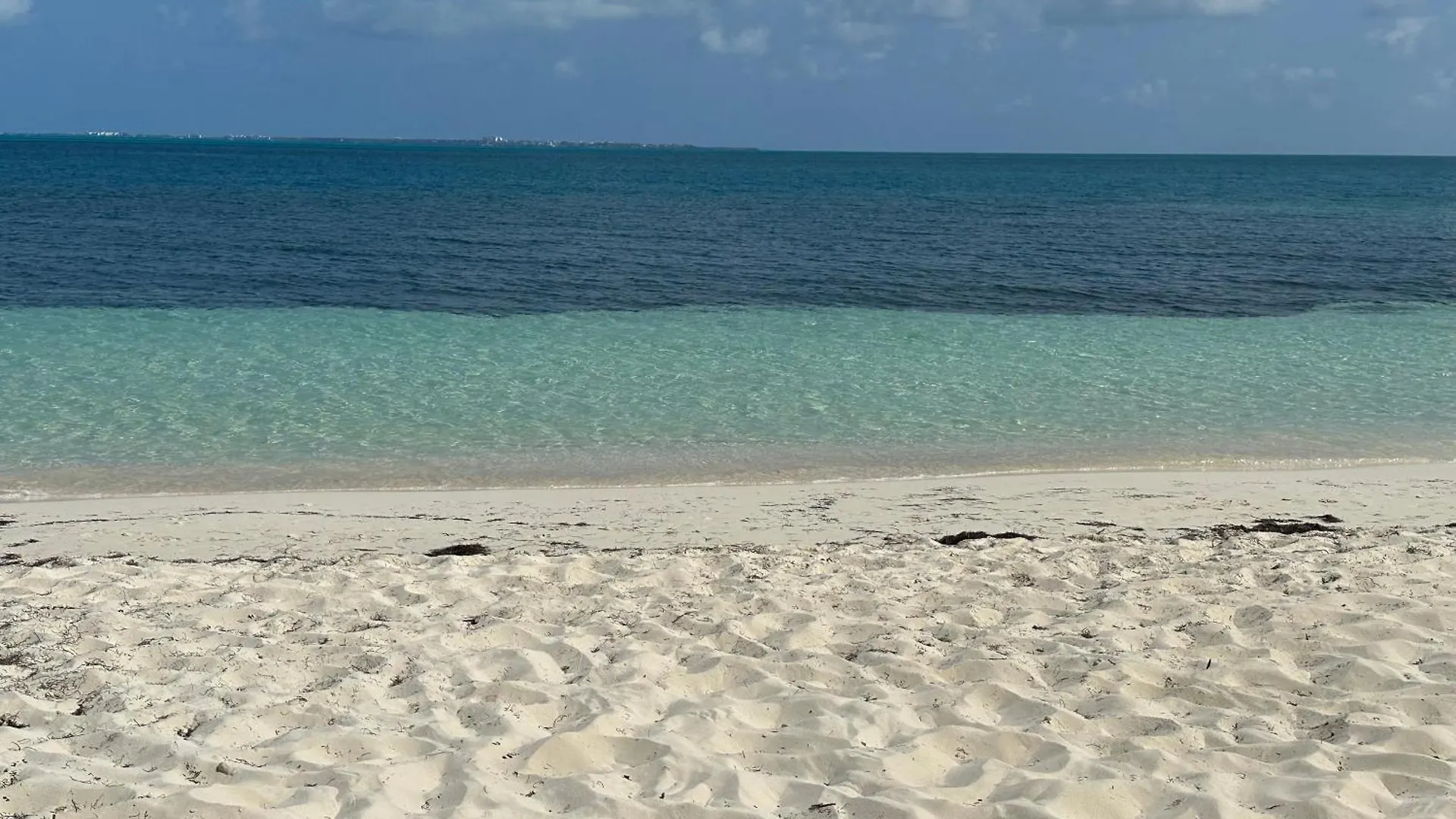 Villa Albatros Oceanfront Luxury Hotelzone Cancún