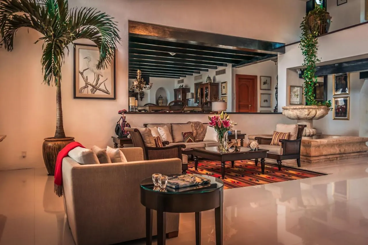 Villa Albatros Oceanfront Luxury Hotelzone Cancún